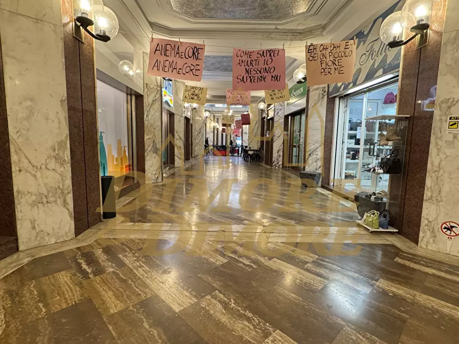 Immagine 4 di Locale commerciale in vendita  a Varese