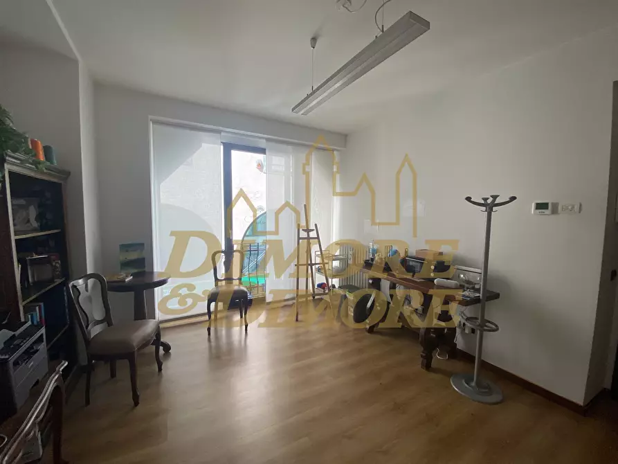 Immagine 11 di Ufficio in vendita  a Varese