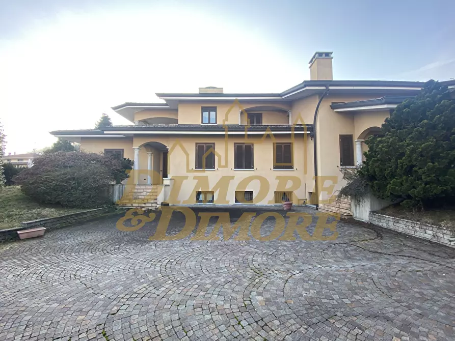 Immagine 1 di Villa in vendita  in via verdi a Gozzano