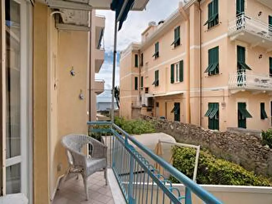 Immagine 1 di Trilocale in affitto  in Via Roma a Alassio