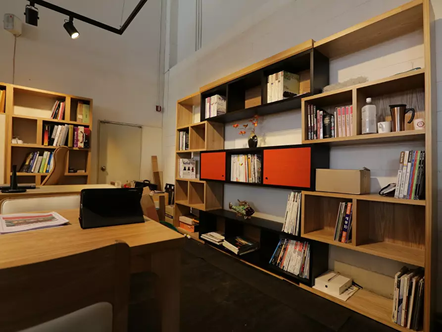 Immagine 2 di Locale commerciale in vendita  a Jesi