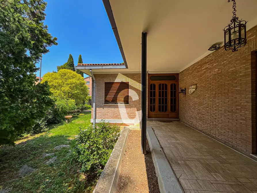 Immagine 17 di Villa in vendita  a Jesi