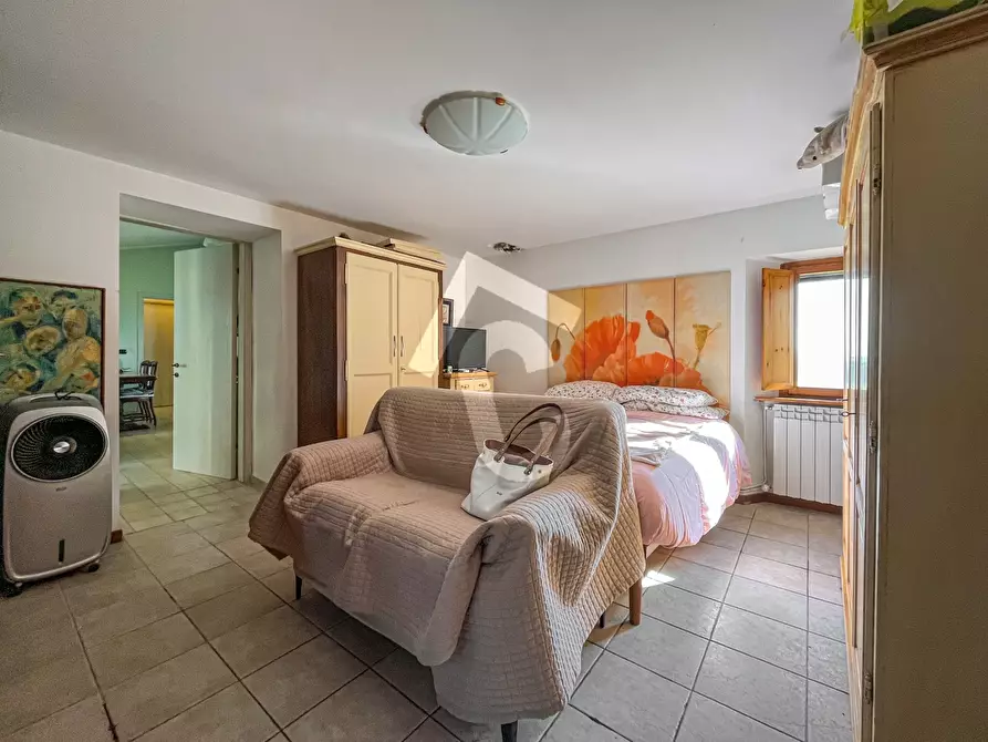 Immagine 39 di Rustico / casale in vendita  a Rosora