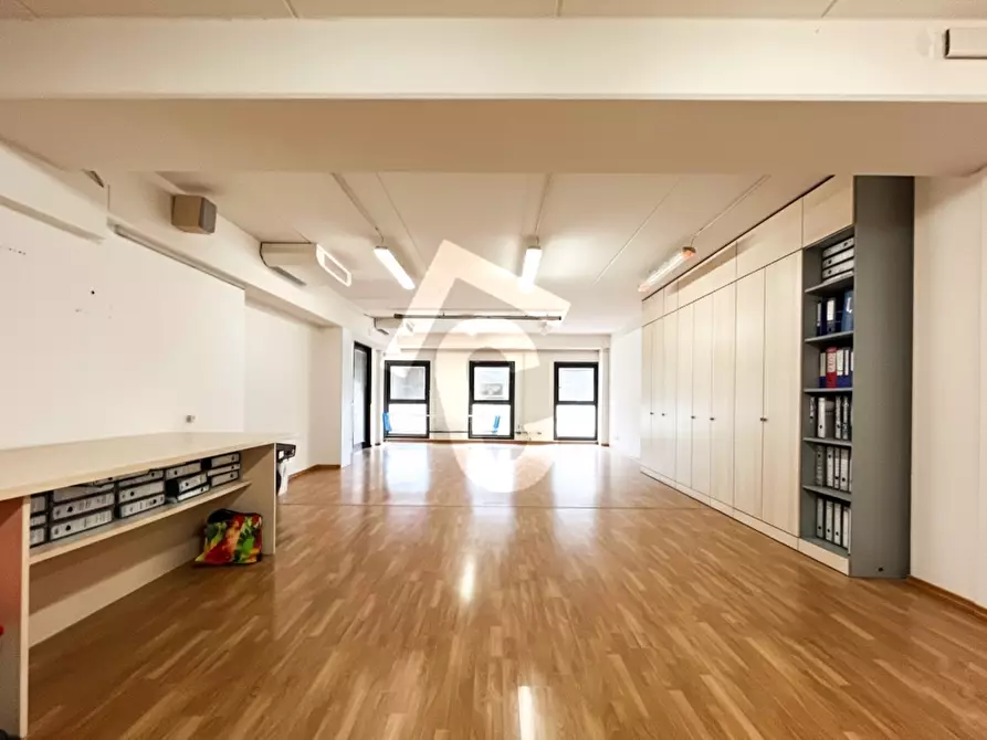 Immagine 1 di Laboratorio in vendita  a Chiaravalle