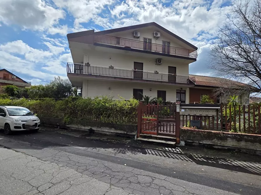 Immagine 1 di Appartamento in vendita  a Aci Sant'antonio