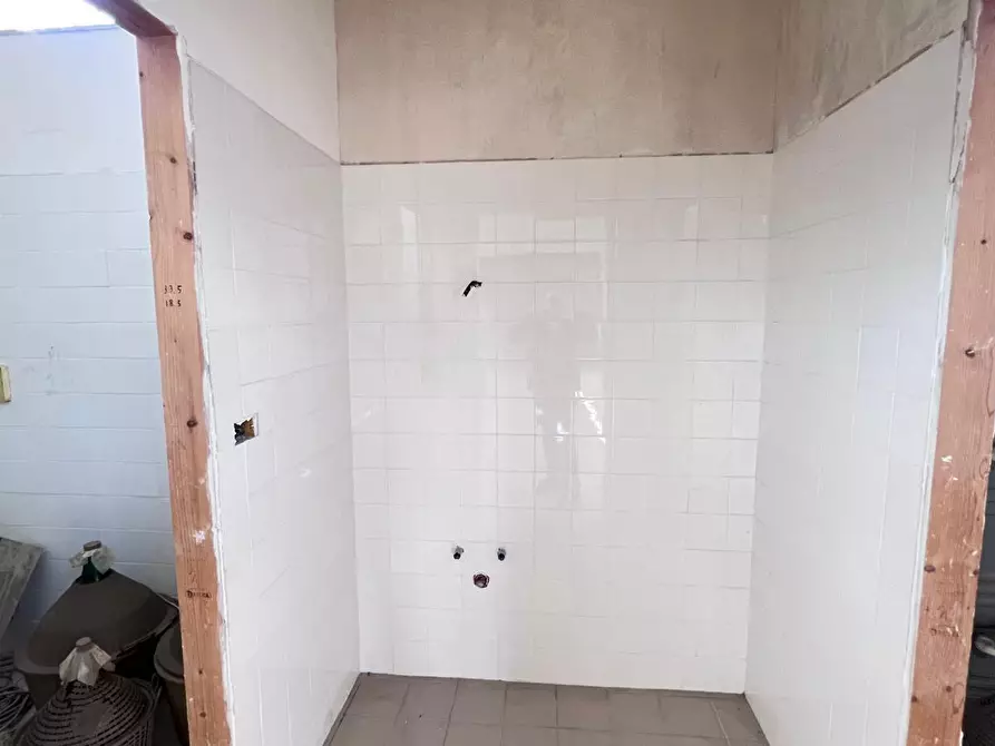 Immagine 5 di Capannone industriale in affitto  a Gravina Di Catania