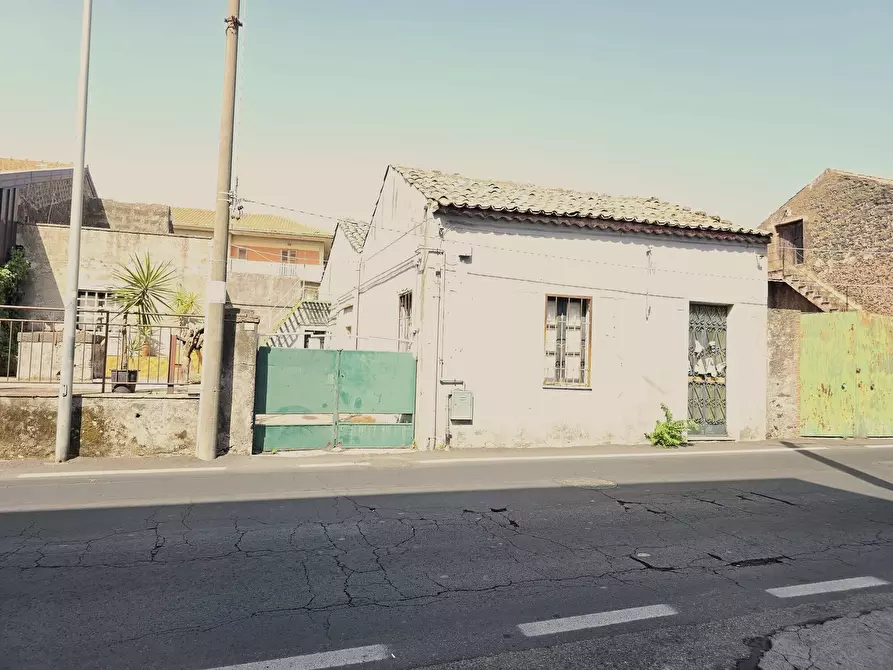 Immagine 2 di Casa indipendente in vendita  in Via Etnea 345 a Tremestieri Etneo