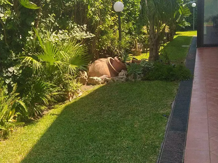 Immagine 38 di Villa in vendita  a Sant'agata Li Battiati