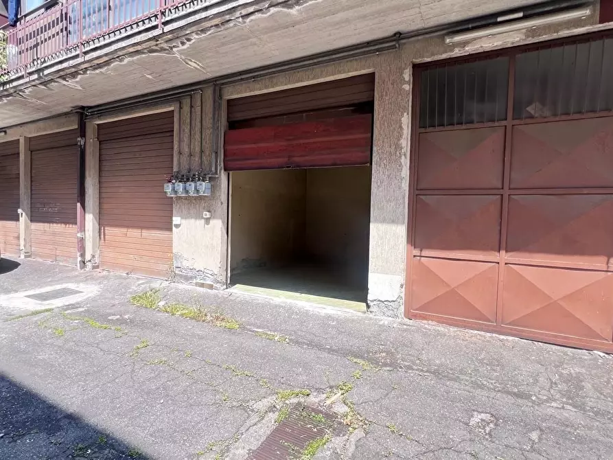 Immagine 5 di Garage in vendita  a Mascalucia