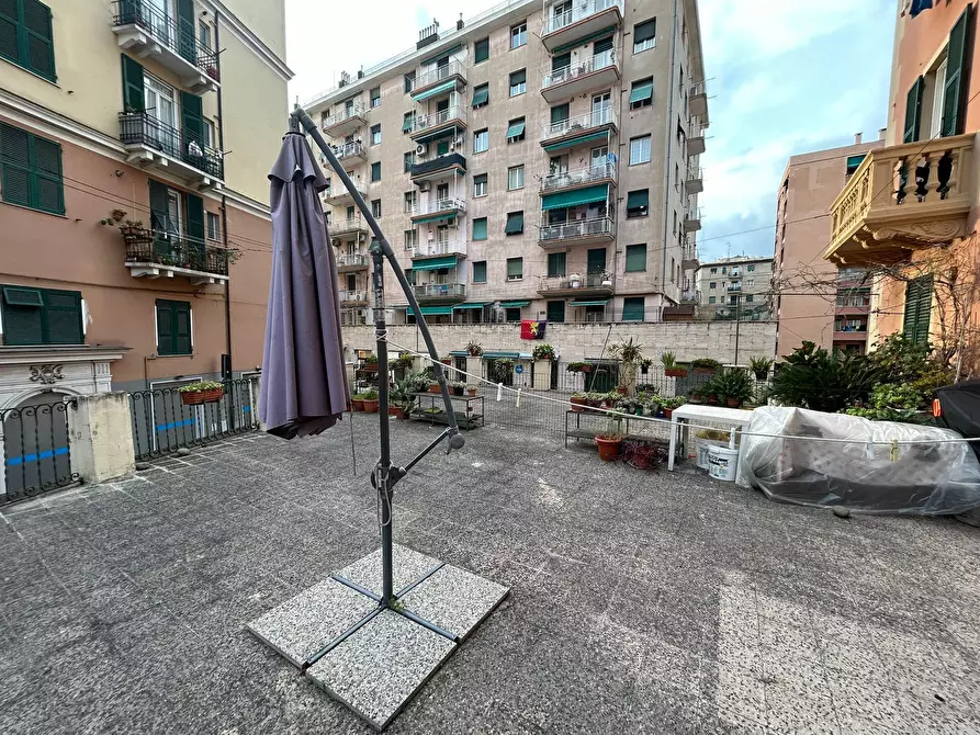 Immagine 7 di Pentalocale in vendita  in Via Giovanni Battista Marsano 2 a Genova