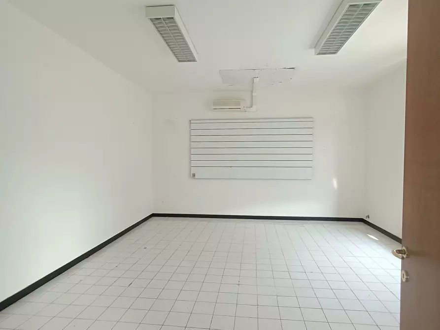 Immagine 30 di Ufficio in affitto  in Via Giuseppe Ungaretti 10 a Genova