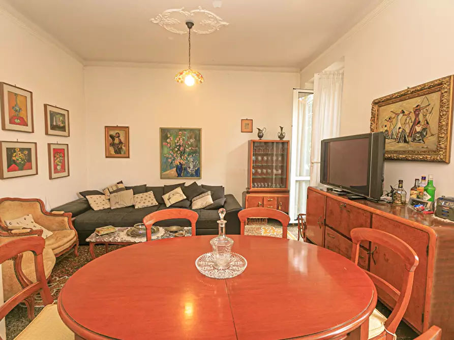 Immagine 44 di Pentalocale in vendita  in Via Benvenuto Cellini 16 a Genova