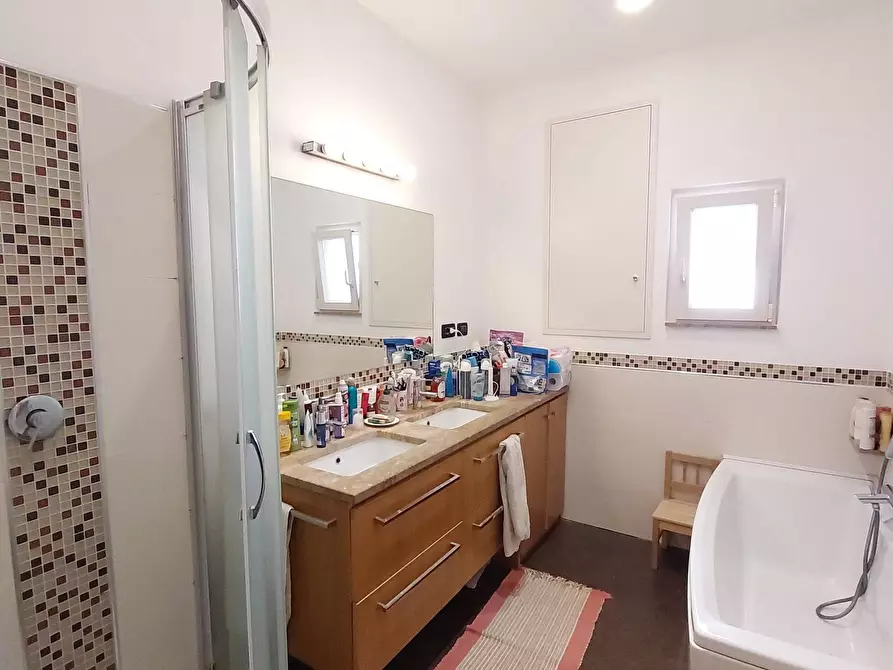 Immagine 35 di Quadrilocale in vendita  in Via Nino Bixio 4 a Genova