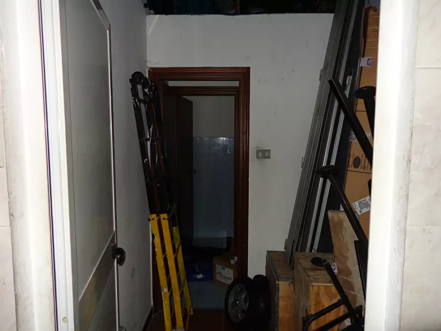 Immagine 8 di Locale commerciale in vendita  in Via Tullio Molteni 7R 9R a Genova