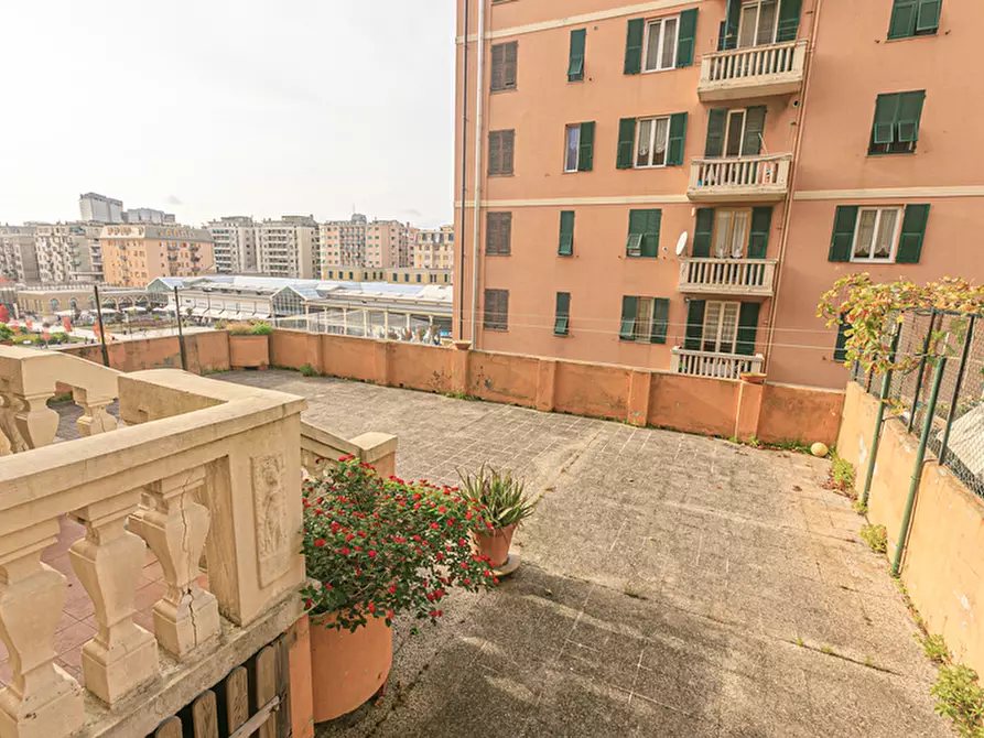 Immagine 27 di Pentalocale in vendita  in Via Benvenuto Cellini 16 a Genova
