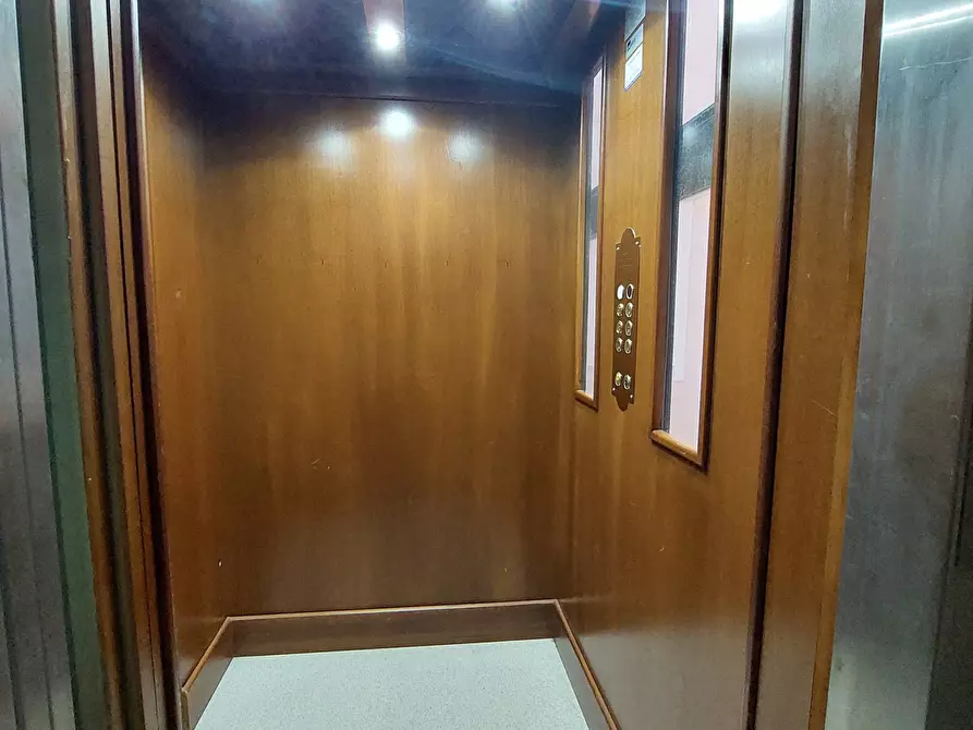 Immagine 25 di Bilocale in vendita  in Via Lomellini a Genova