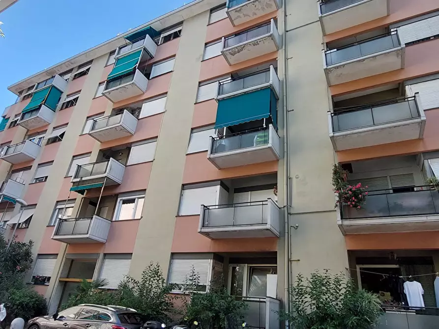 Immagine 35 di Bilocale in vendita  in Via Fratelli Bandiera 3 a Rapallo