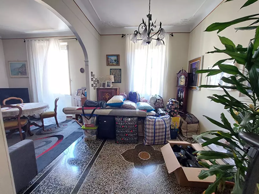 Immagine 5 di Pentalocale in vendita  in Via Casata Centuriona a Genova