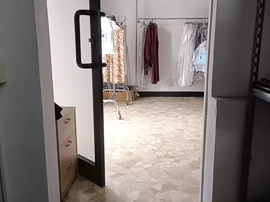 Immagine 6 di Locale commerciale in vendita  in Via dei Platani 35 R a Genova