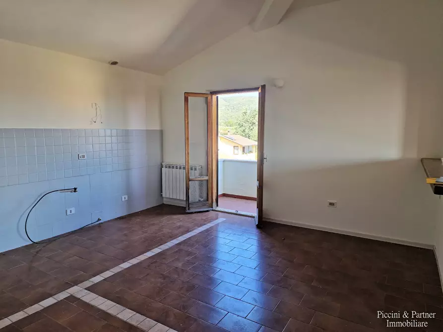 Immagine 14 di Pentalocale in vendita  in Via della Martinella 9A a Passignano Sul Trasimeno