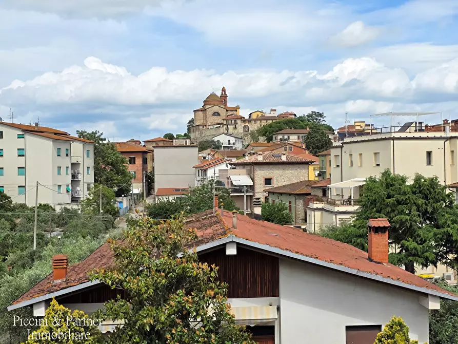 Immagine 30 di Quadrilocale in vendita  in Via Trento a Castiglione Del Lago