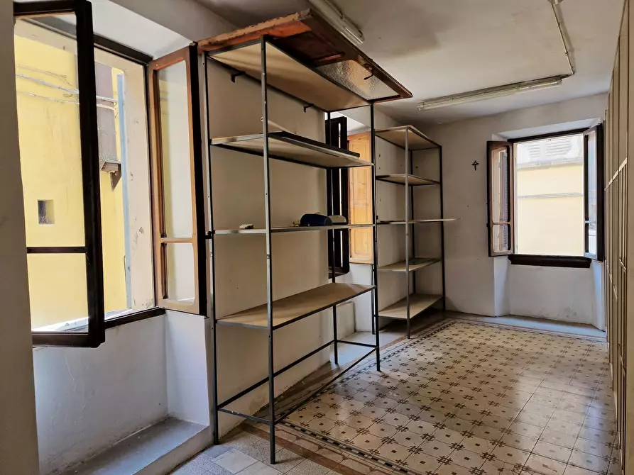 Immagine 24 di Locale commerciale in vendita  in Via del Popolo 2 a Città Di Castello