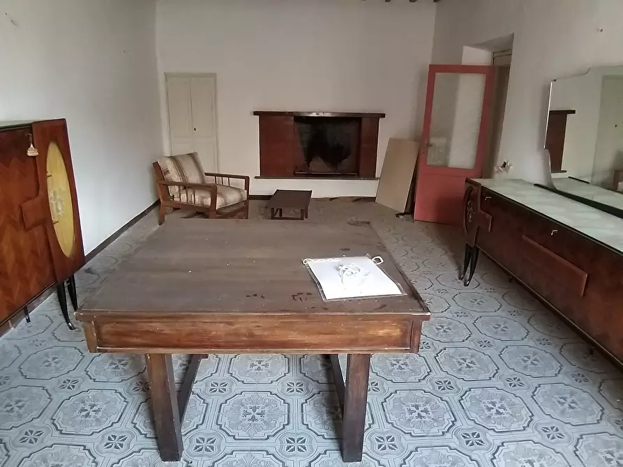 Immagine 12 di Quadrilocale in vendita  in Piazza Cesare Caporali 4 a Castiglione Del Lago