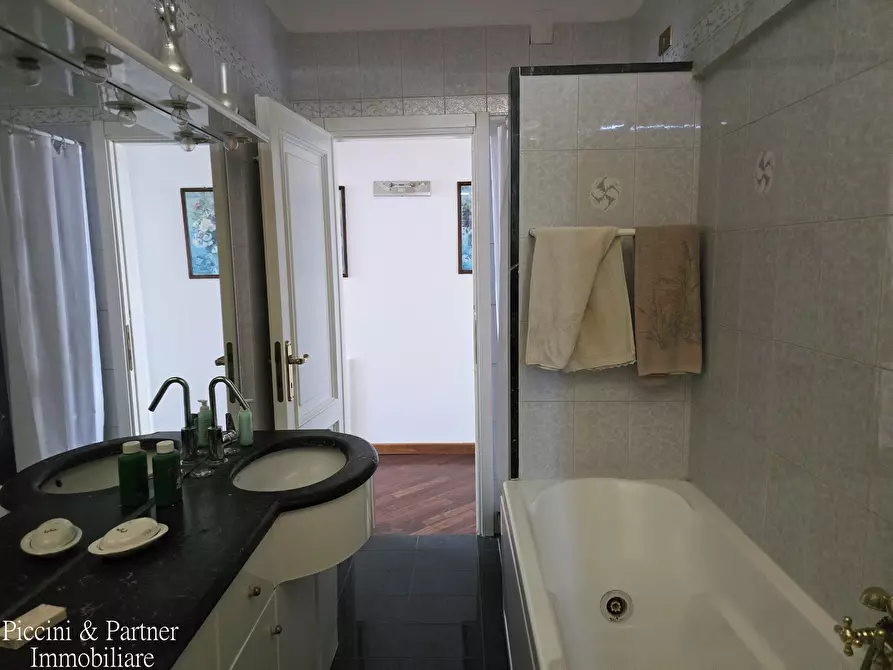 Immagine 41 di Pentalocale in vendita  in Via Orvieto 2 a Perugia