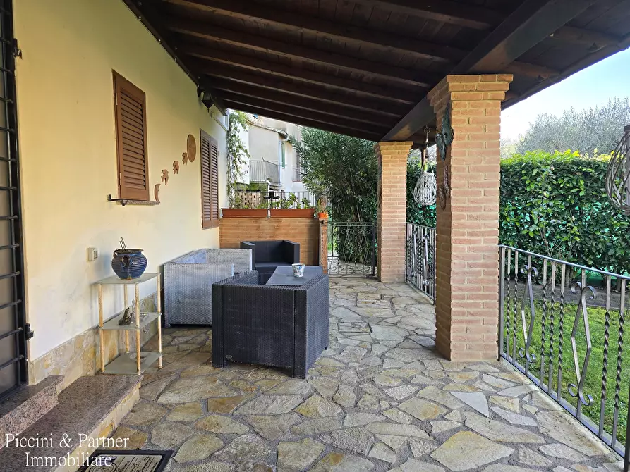 Immagine 15 di Casa bifamiliare in vendita  in Piazzale Umbria a Castiglione Del Lago