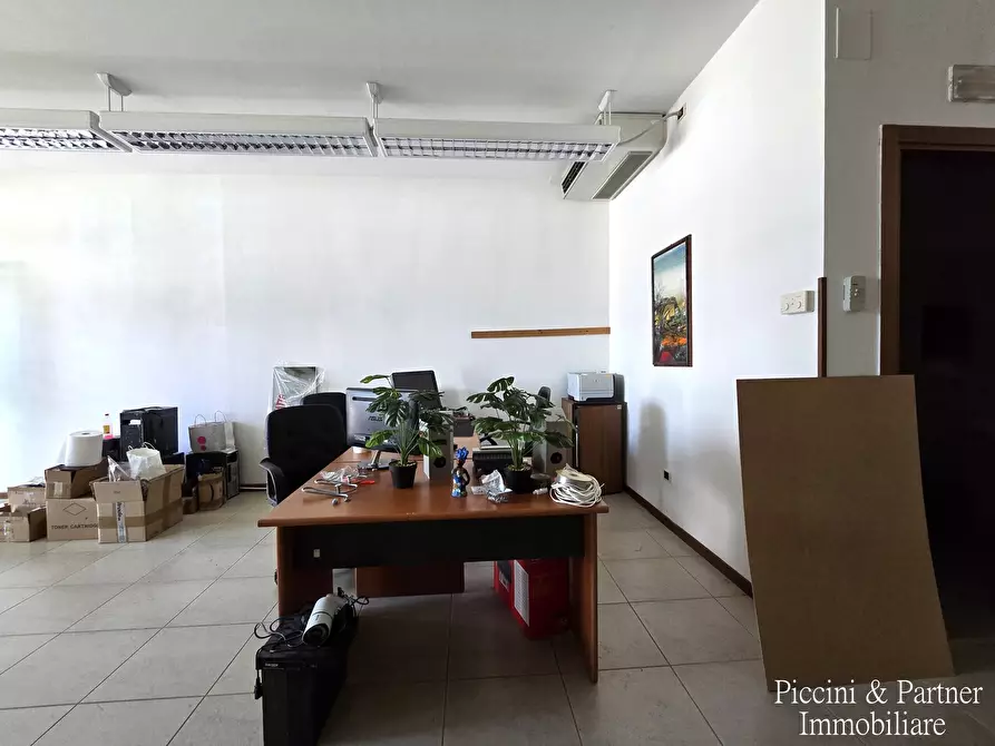 Immagine 10 di Locale commerciale in vendita  in Via del Conservificio a Bastia Umbra