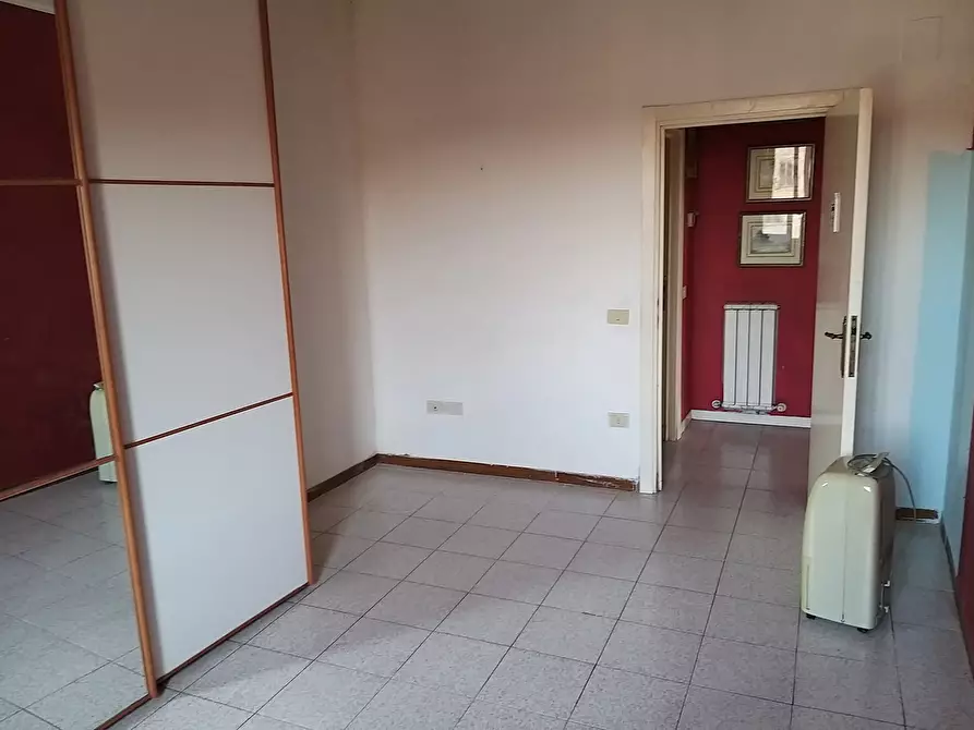 Immagine 12 di Trilocale in vendita  in Piazza Balilla 11 a Castiglione Del Lago