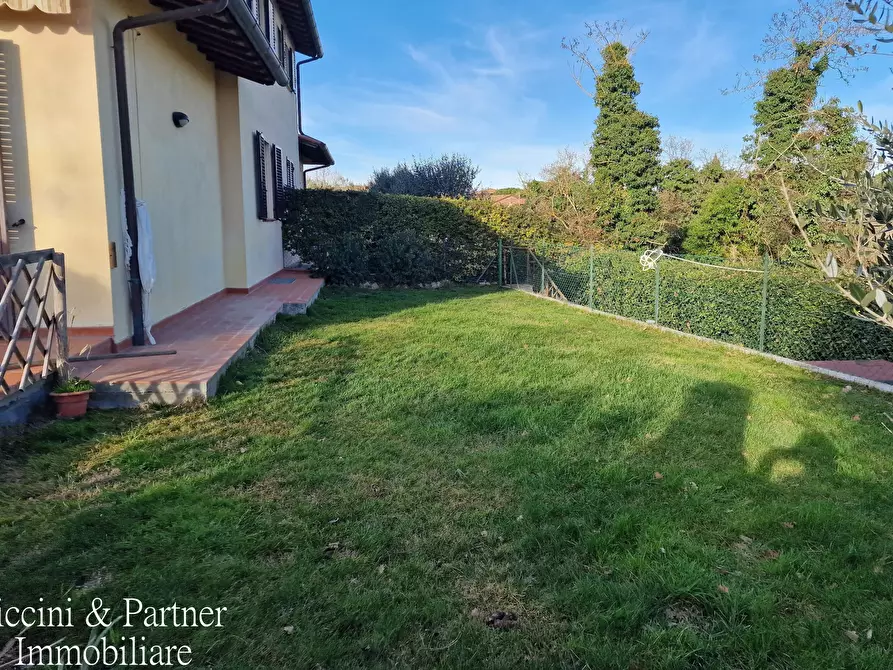 Immagine 4 di Casa bifamiliare in vendita  in Via Milano a Castiglione Del Lago