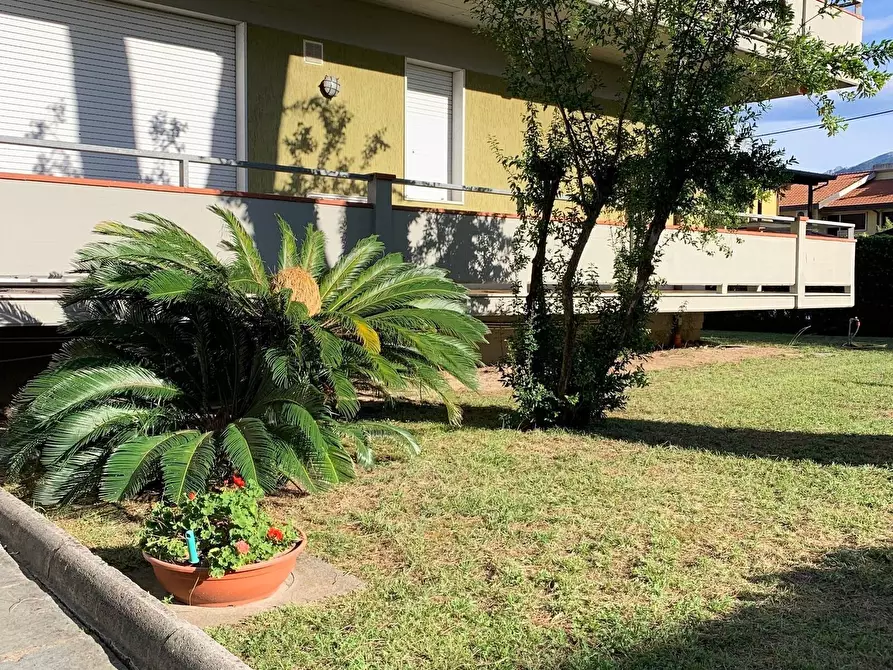 Immagine 33 di Quadrilocale in vendita  in Via Montecatini a Massa