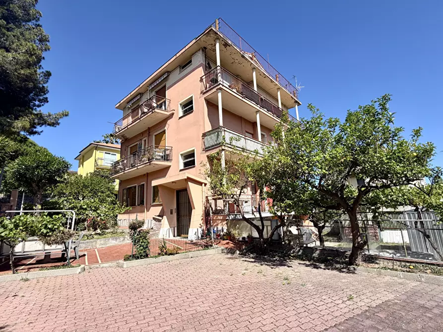 Immagine 17 di Bilocale in vendita  in Via Paolo Borsellino 9 a Diano Castello