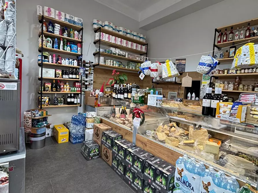 Immagine 3 di Locale commerciale in vendita  in Corso Giuseppe Mazzini 12 a San Remo