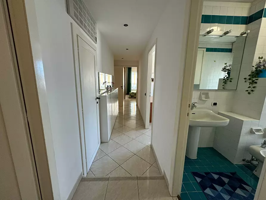 Immagine 35 di Pentalocale in vendita  in Strada San Martino a San Remo