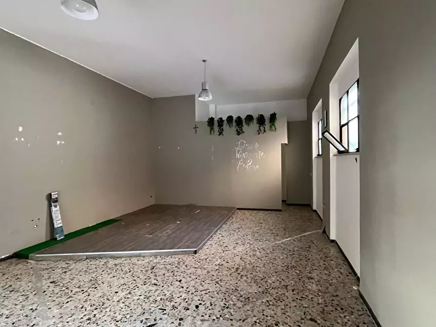 Immagine 11 di Locale commerciale in affitto  in via milano 48 a Lanciano