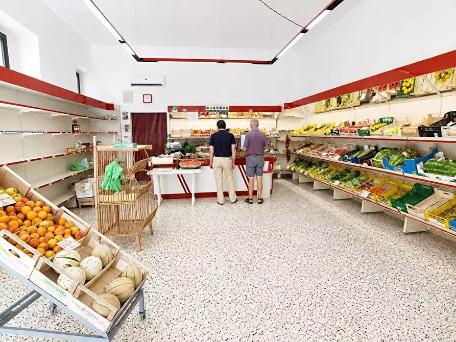 Immagine 13 di Locale commerciale in affitto  in Via Martiri VI Ott. 26 a Lanciano