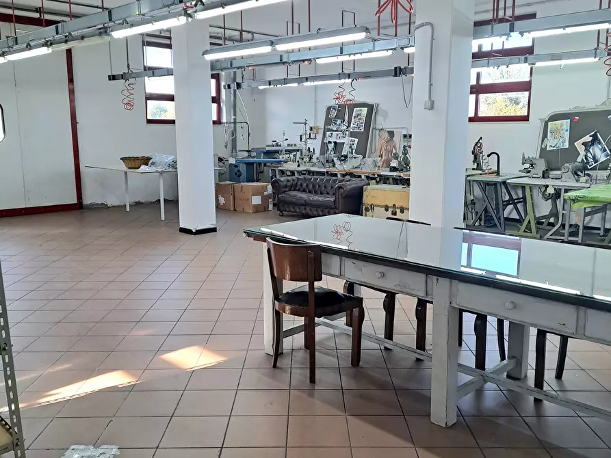 Immagine 8 di Attività artigianale in affitto  in SS538 a Orsogna