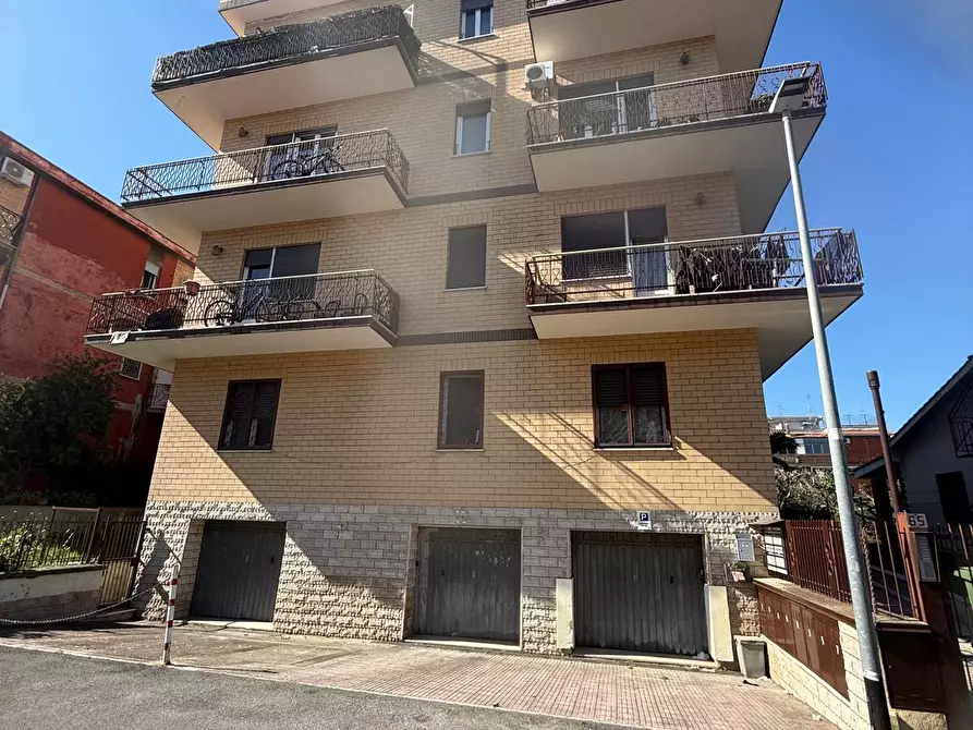 Immagine 1 di Trilocale in vendita  in Via Partanna a Roma