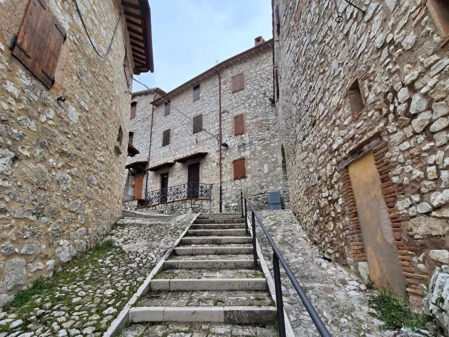 Immagine 2 di Rustico / casale in vendita  in via di Agliano 1 a Campello Sul Clitunno