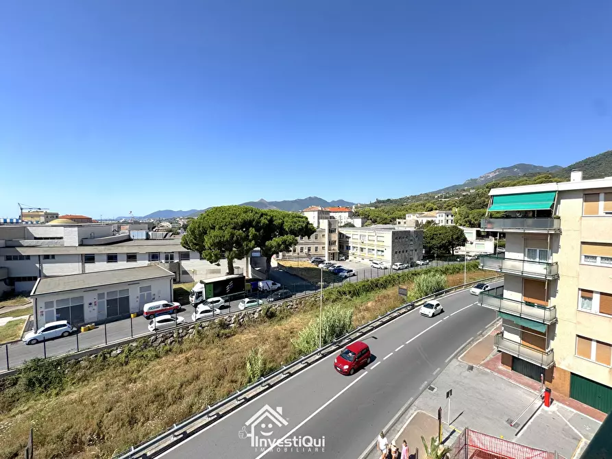 Immagine 13 di Bilocale in vendita  in Viale Riviera 22 a Pietra Ligure