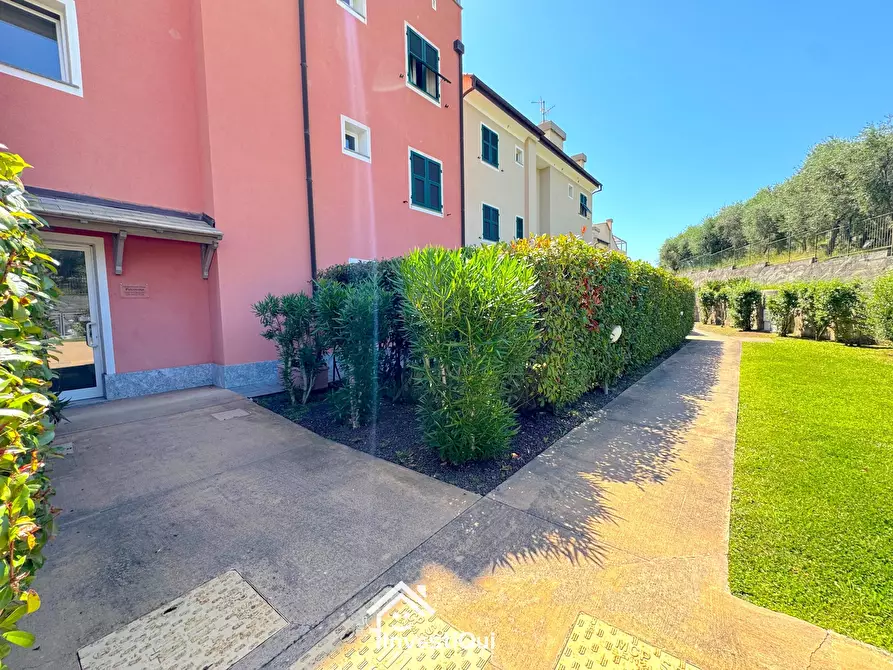 Immagine 33 di Bilocale in vendita  in Via Felice Cascione 26 a Pietra Ligure