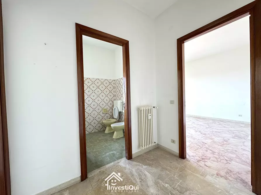 Immagine 27 di Bilocale in vendita  in Viale Riviera 22 a Pietra Ligure