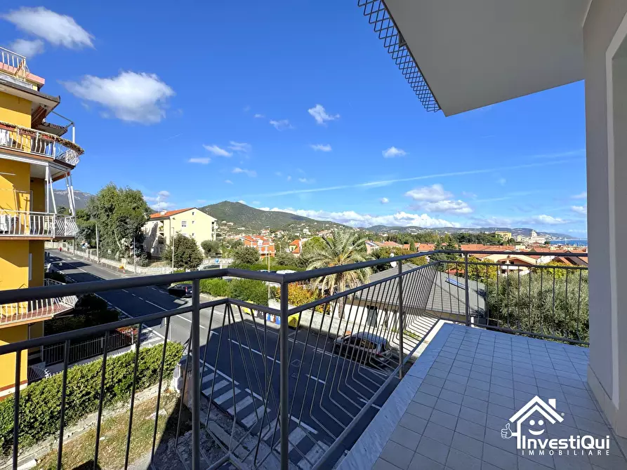 Immagine 30 di Trilocale in vendita  in Via Enrico Toti 1 a Loano