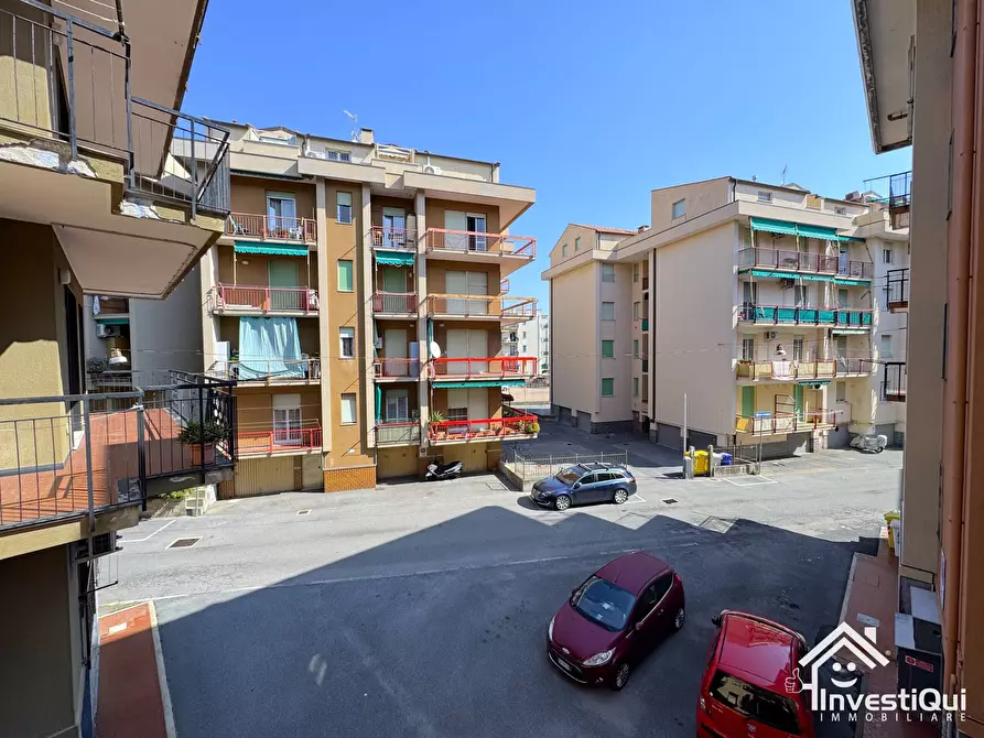 Immagine 18 di Bilocale in vendita  in Via Eugenio Montale 21 a Pietra Ligure