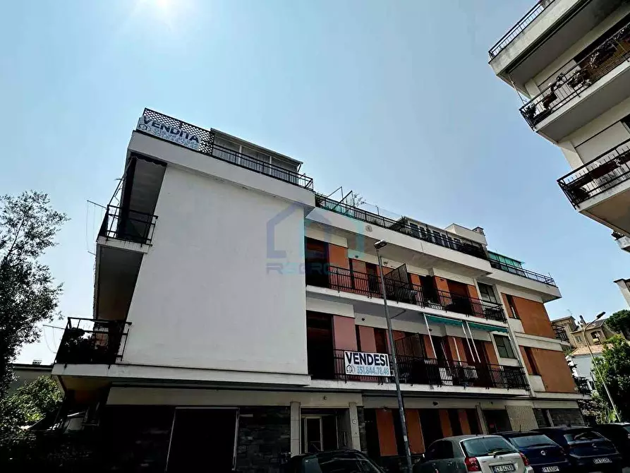 Immagine 18 di Trilocale in vendita  in Piazzale Piemonte 9 a Albissola Marina