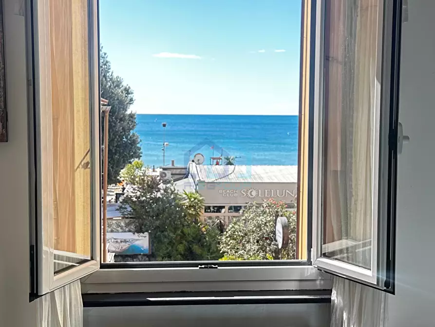 Immagine 1 di Bilocale in vendita  in Via Matteo Repetto 21 a Albissola Marina