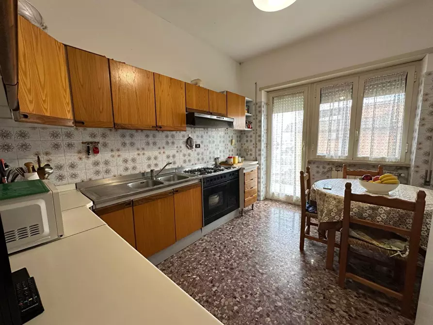 Immagine 8 di Pentalocale in vendita  in Via Marche 83 a Fonte Nuova