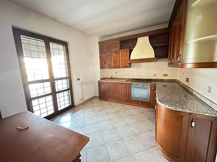 Immagine 12 di Casa trifamiliare in vendita  in Via Svetonio 73 a Guidonia Montecelio